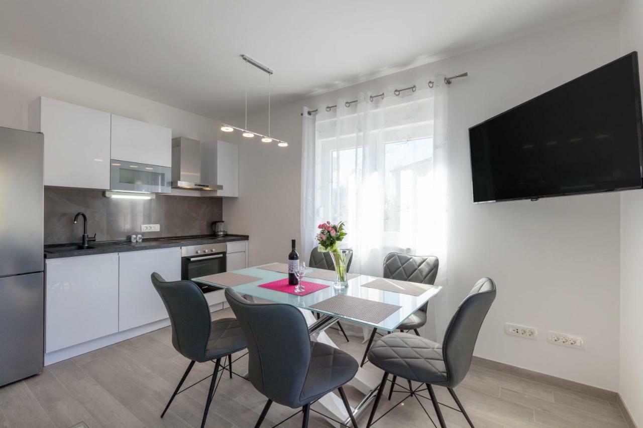 Apartments Rosemary Ražanj Eksteriør bilde